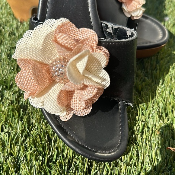 UNISA Black leather mule with flower appliqué with synthetic heal size 8.5 - Picture 4 of 12